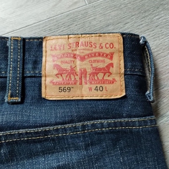 Levi's Dark Blue Flat Front Men's Shorts - Picture 9 of 13